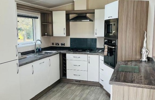 Allerthorpe Casa | Reynards Retreat Lodge with Hot Tub