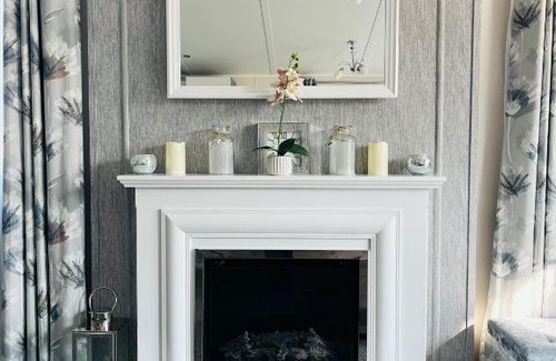 Allerthorpe Casa | Reynards Retreat Lodge with Hot Tub