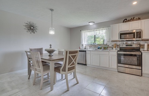 Reynoldsburg Casa | Reynoldsburg Home w/Patio ~ 11 Mi to Columbus!