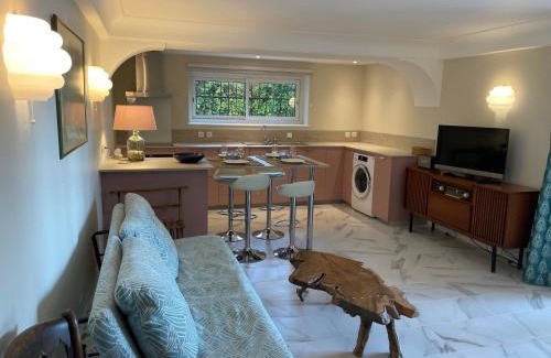 Antibes Apartamento | Rez-de-chaussée dans grand jardin provençal, à la villa Tatiana