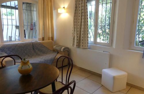 Mandelieu-La-Napoule Apartamento | Rez de jardin au calme et proche mer