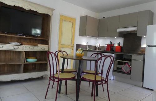Mandelieu-La-Napoule Apartamento | Rez de jardin au calme et proche mer