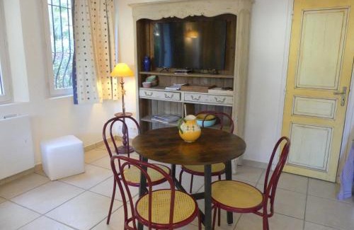 Mandelieu-La-Napoule Apartamento | Rez de jardin au calme et proche mer