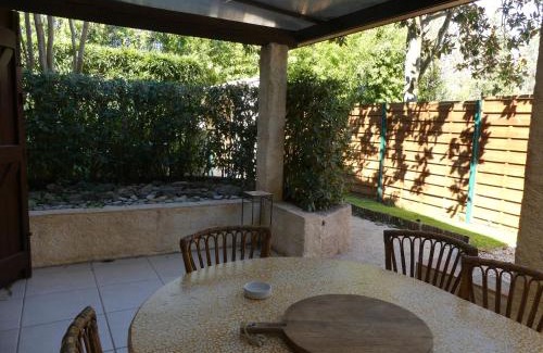 Mandelieu-La-Napoule Apartamento | Rez de jardin au calme et proche mer
