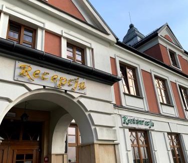 Trzebinia Cama Y Desayuno | Rezydencja Pod Zegarem