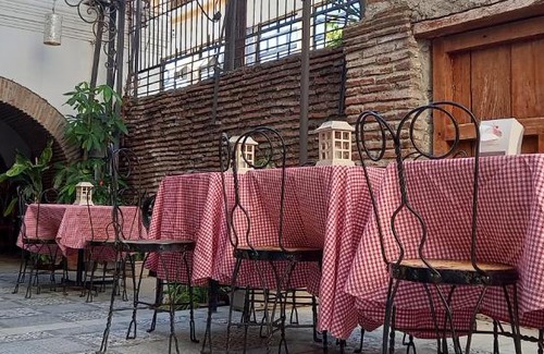 Calle Crisologo Cama Y Desayuno | RF ANICETO MANSION