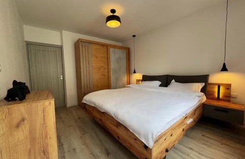 Tirgu Mures Apartamento | Rhapsody Home - Urban quiet area with Parking&King Bed&Balcony