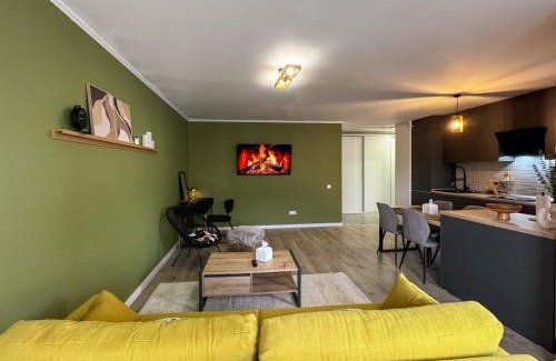 Tirgu Mures Apartamento | Rhapsody Home - Urban quiet area with Parking&King Bed&Balcony