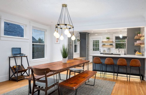 Foster - Powell Casa | Rhone Retreat: Luxury Craftsman w/ Steam Shower, Hot Tub, & Pool Table, BBQ, Walk to Everything