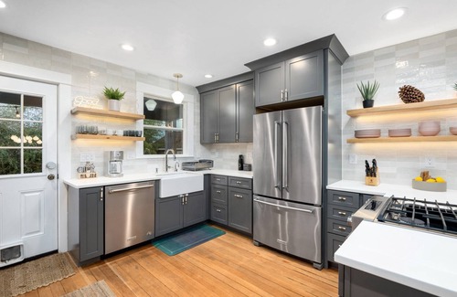 Foster - Powell Casa | Rhone Retreat: Luxury Craftsman w/ Steam Shower, Hot Tub, & Pool Table, BBQ, Walk to Everything