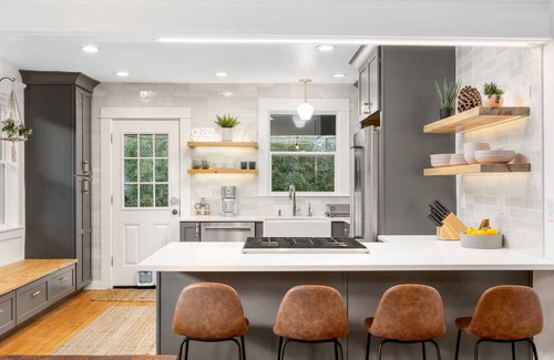Foster - Powell Casa | Rhone Retreat: Luxury Craftsman w/ Steam Shower, Hot Tub, & Pool Table, BBQ, Walk to Everything
