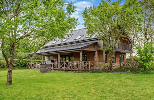 Rhayader Villa | Rhosllyn Retreats - Lakeside Lodge