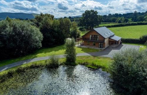 Rhayader Villa | Rhosllyn Retreats - Lakeside Lodge
