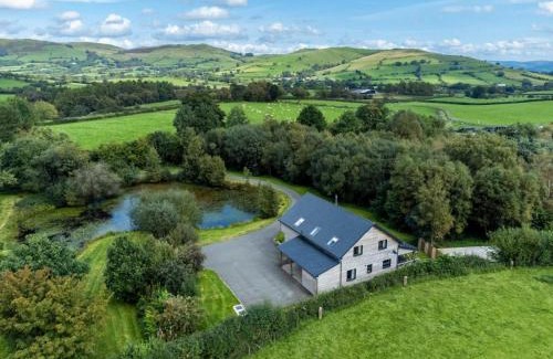 Rhayader Villa | Rhosllyn Retreats - Lakeside Lodge