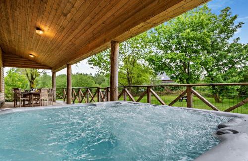 Rhayader Villa | Rhosllyn Retreats - Lakeside Lodge