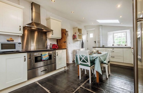St Brides Cabaña | Rhosson Farmhouse, Holiday Cottage St Justinians, nr St Davids, Sleeps 8, 4 bedrooms, bathrooms