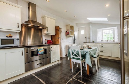 St Brides Cabaña | Rhosson Uchaf, Holiday Cottage St Justinians, nr St Davids, Sleeps 6, 3 bedrooms, bathrooms