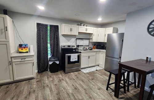 Madison Casa | Rhythm & Blues! Quiet, private, downtown! -Golf Cart Available!