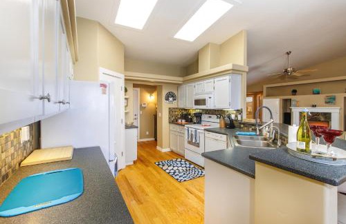 Lake Havasu City Casa | Rhythms of Tom Tom Sparkling Pool