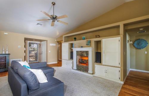 Lake Havasu City Casa | Rhythms of Tom Tom Sparkling Pool