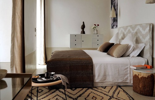 Mellah Casa | Riad 6 habitaciones, decoración contemporánea, con el personal disponible.
