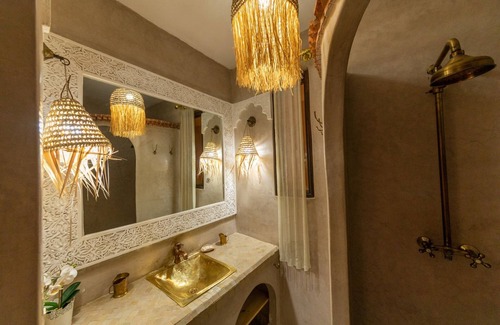 Bab Taghzout Casa | Riad 7 Saints