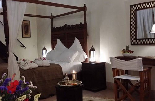 Mellah Casa | Riad Marrakech Piscina * * * * * BnB WiFi Medina Centro spa / comedor / Excur