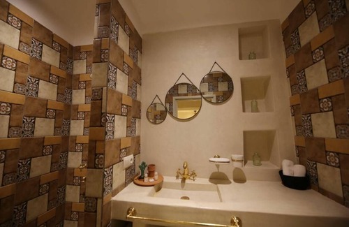 Sidi Abdallah Ghiat Casa | Riad OUM B&B