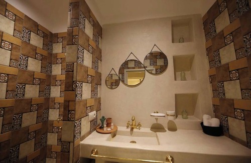 Sidi Abdallah Ghiat Casa | Riad Oum H&N Exclusive