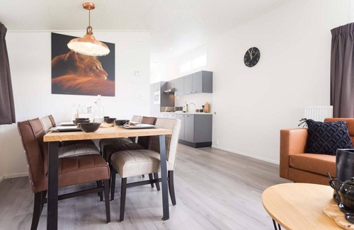 Avenhorn Chalet De Esquí | ✓ Rialto at Park Westerkogge ✓ Holiday home for 6 people ✓ Located in Berkhout (North Holland) ✓ Waterfront holiday resort ✓ Book directly at the resort