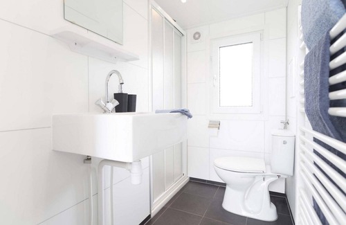 Berkhout Chalet De Esquí | ✓ Rialto at Park Westerkogge ✓ Holiday home for 5 people ✓ Located in Berkhout (North Holland) ✓ Waterfront holiday resort ✓ Book directly at the resort