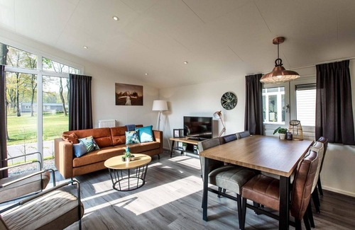 Beekbergen-Zuid Chalet De Esquí | ✓ Rialto at Recreatiepark Beekbergen ✓ Holiday home for 6 persons ✓ Located in Beekbergen (Gelderland) ✓ Holiday park on the Veluwe ✓ Book directly through the park