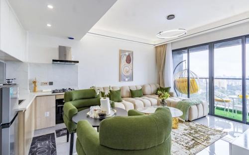 Kilimani Apartamento | Riara One, Heated Pool, Gym, Parking, and Balcony