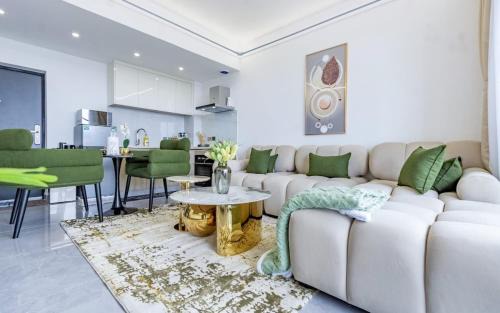 Kilimani Apartamento | Riara One, Heated Pool, Gym, Parking, and Balcony