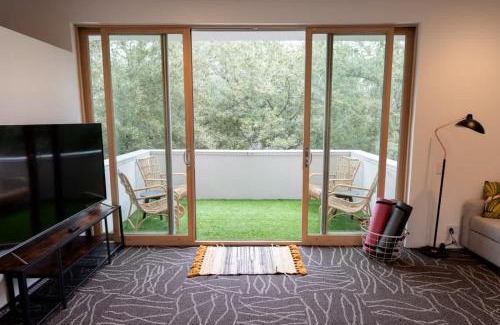 Greenway Plaza-Upper Kirby Casa | Rice Village Retreat - Rooftop deck - Sleeps 12