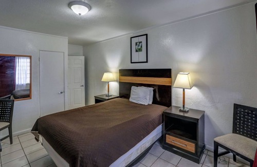 Hollywood Lakes Hotel | Richard's Hotel