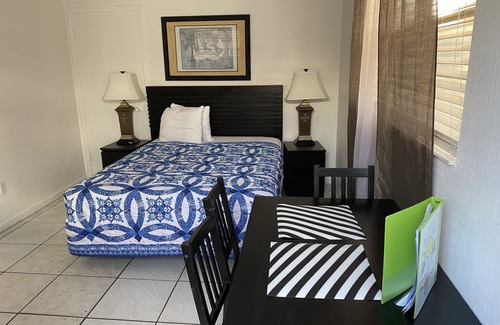 Hollywood Lakes Hotel | Richard's Hotel