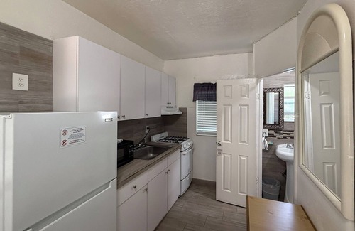 Hallandale Beach Hotel | Richard's Motel Extended Stay