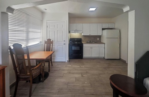Hollywood Lakes Apartamento | Richards Motel Courtyard