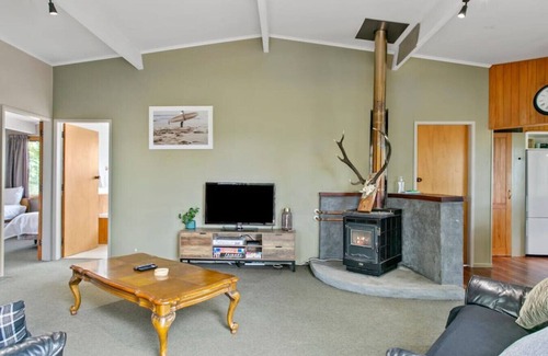 Nukuhau Casa | Richards - Spacious, charming, private and cosy, with Spa Bath and large outdoor deck
