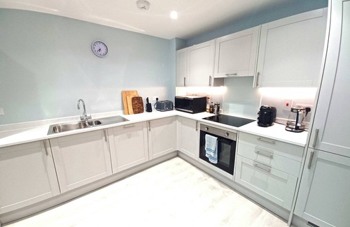 Herne Bay Cabaña | Richmond Cottage - Brand New 4BR. Holiday Home with Pool Table and Free Parking!
