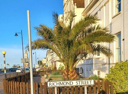 Herne Bay Casa | Richmond Cottage - Brand New 4BR Holiday Home, just 3 minutes from the beach with Pool Table and Free Parking