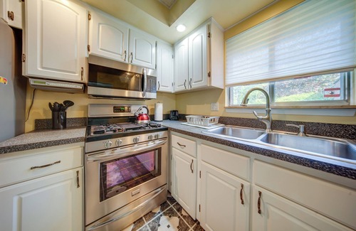 Richmond Heights Casa | Richmond Heights Retreat w/ Patio + Fire Pit!