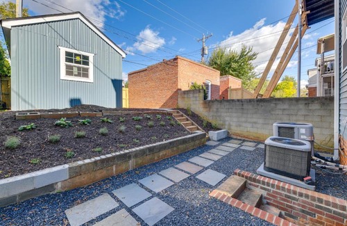 Richmond Casa | Richmond Home with Patio Walk to Byrd Park!