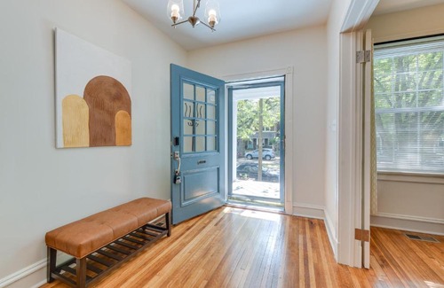 Richmond Casa | Richmond Home with Patio Walk to Byrd Park!