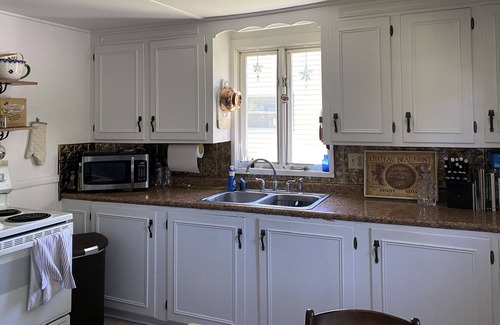 Richmond Cabaña | Richmond Lake Front Cottage