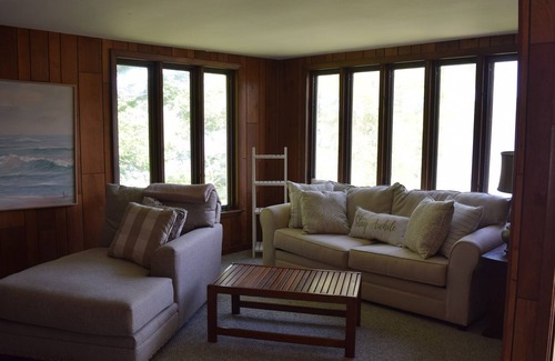 Richmond Cabaña | Richmond Lake Front Cottage