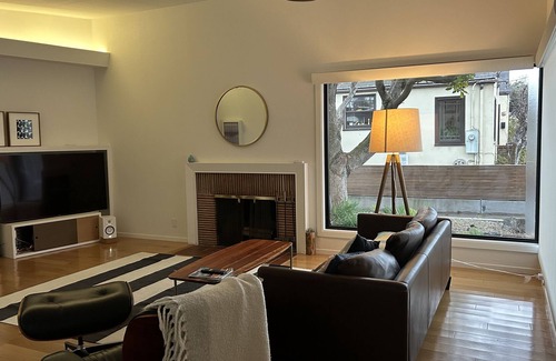North and East Casa | Richmond Springs East Bay gem w/ hot tub and lush private backyard