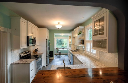 Lakeside Casa | Richmond, VA 1930's Bungalow with a water view! Close to Lewis Ginter, VMFA,etc.