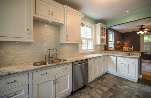 Lakeside Casa | Richmond, VA 1930's Bungalow with a water view! Close to Lewis Ginter, VMFA,etc.